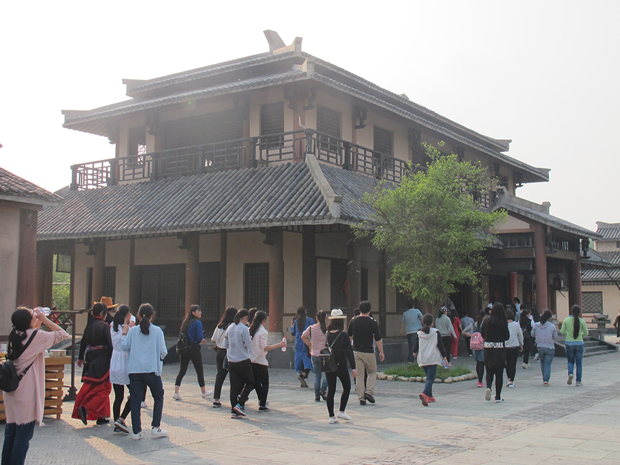 五一劳动节,孔雀东南飞景区游客出现“井喷”现象(图1) 五一劳动节,孔雀东南飞景区游客出现“井喷”现象(图1)