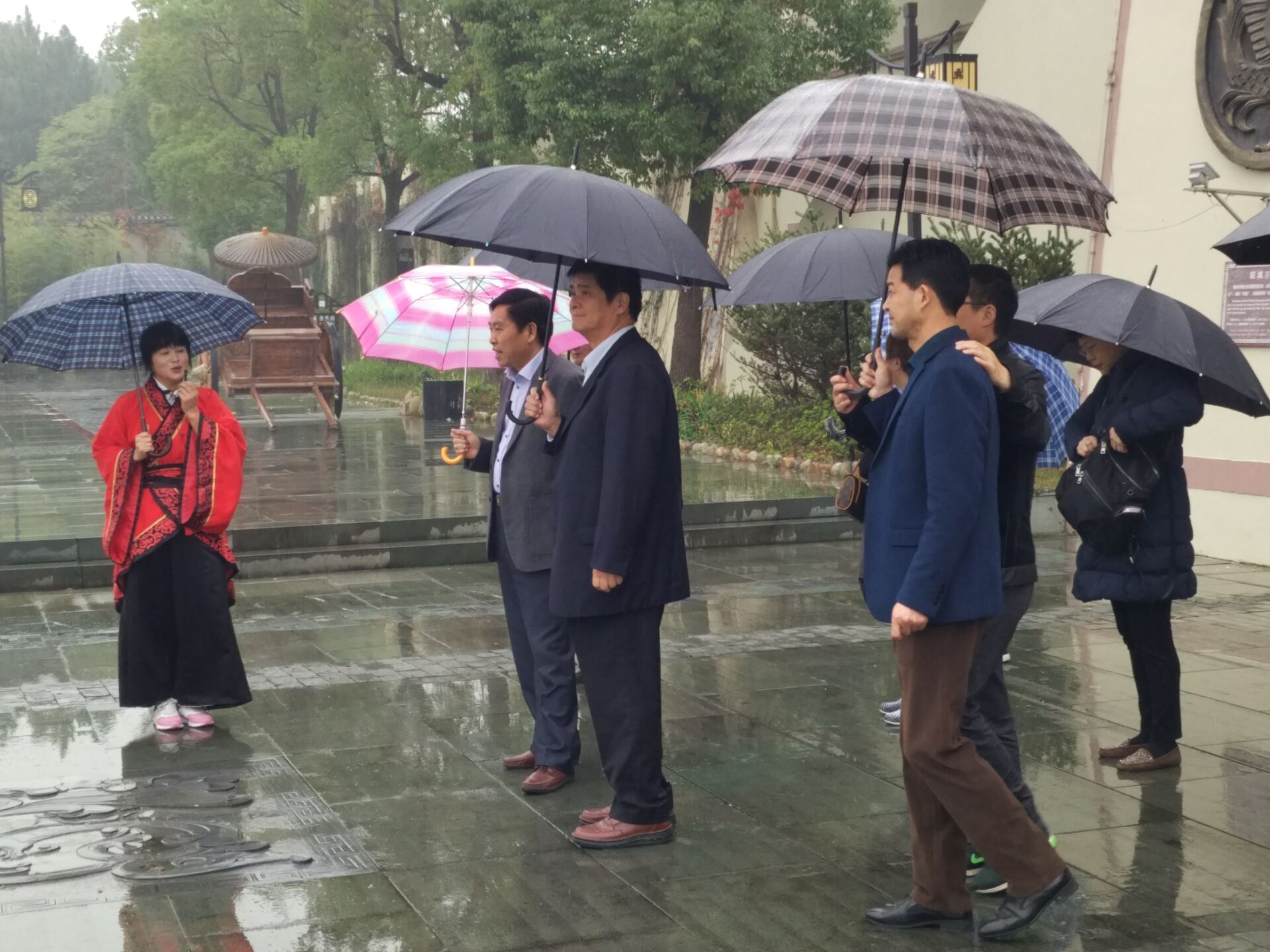 台湾发展研究院陈麟董事长一行来孔雀东南飞参观考察(图3) 台湾发展研究院陈麟董事长一行来孔雀东南飞参观考察(图3)