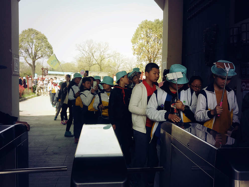 阜阳和谐路小学2017届成童礼活动仪式在孔雀东南飞景区隆重举行(图3) 阜阳和谐路小学2017届成童礼活动仪式在孔雀东南飞景区隆重举行(图3)