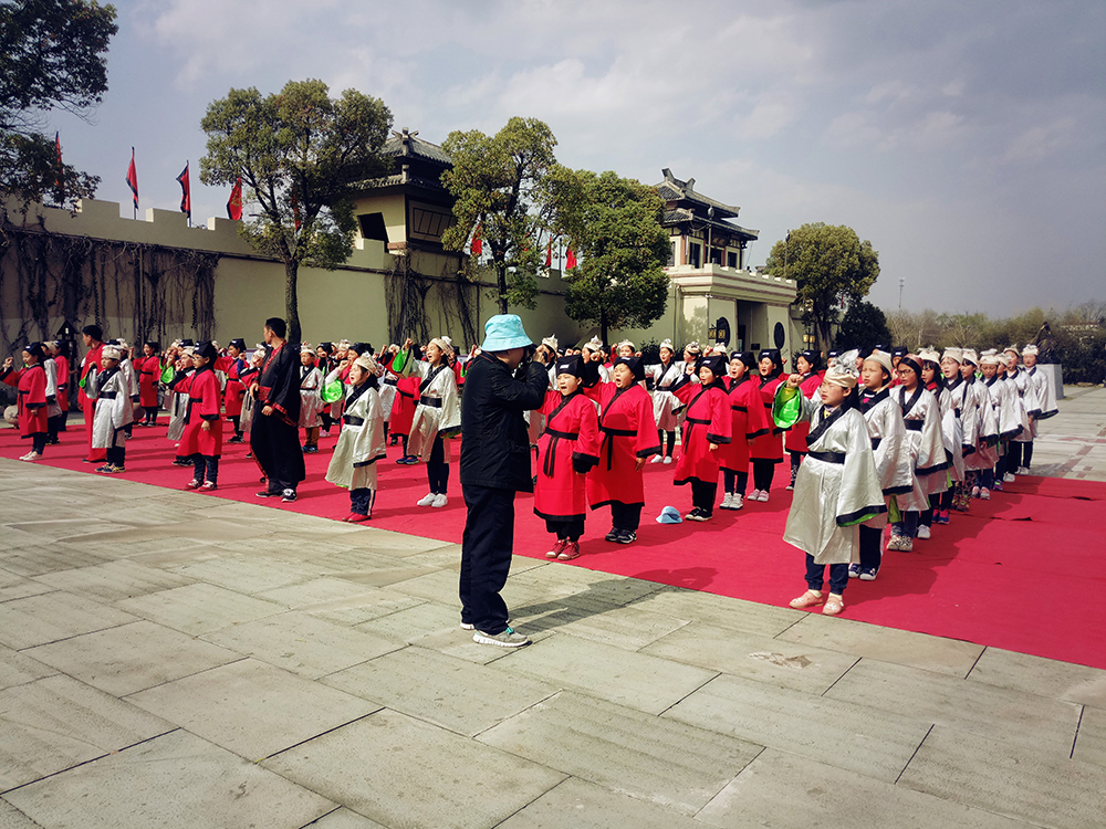 阜阳和谐路小学2017届成童礼活动仪式在孔雀东南飞景区隆重举行(图5)