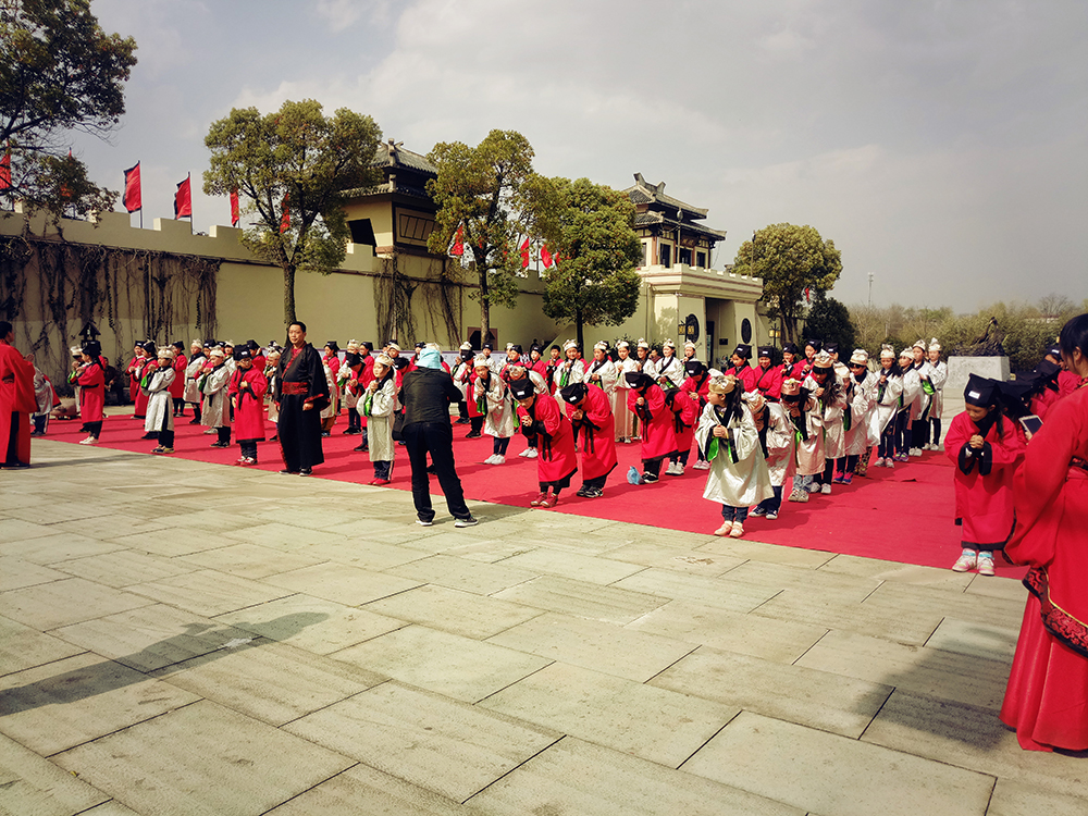 阜阳和谐路小学2017届成童礼活动仪式在孔雀东南飞景区隆重举行(图6)