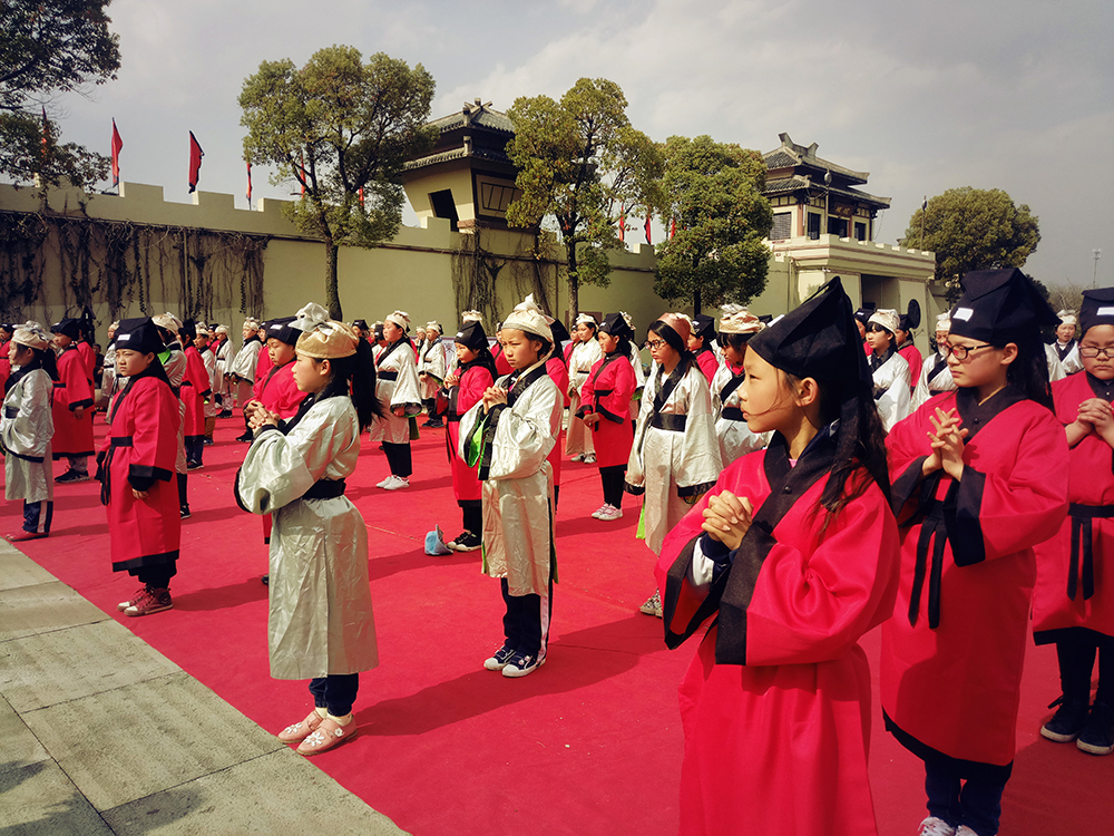 阜阳和谐路小学2017届成童礼活动仪式在孔雀东南飞景区隆重举行(图7)