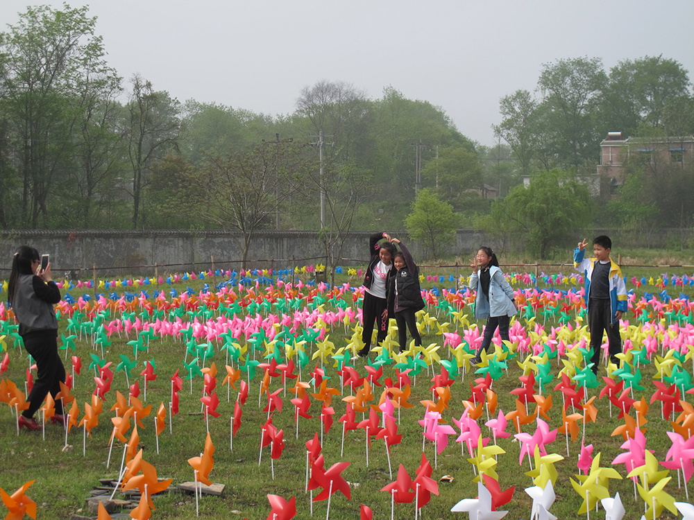 于欢声笑语中，2017怀宁 · 孔雀东南飞首届稻草人“风车节”圆满(图3)