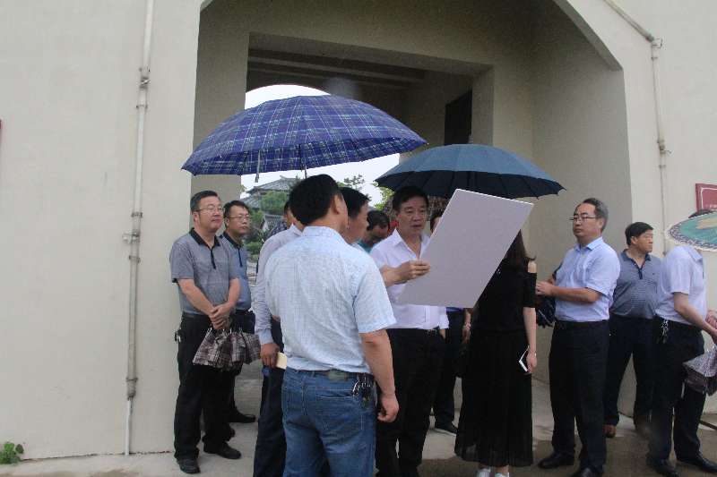长城影视集团董事长赵锐勇一行来景区考察(图5) 长城影视集团董事长赵锐勇一行来景区考察(图5)