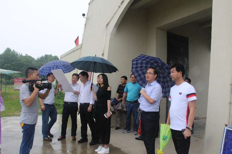 长城影视集团董事长赵锐勇一行来景区考察(图6) 长城影视集团董事长赵锐勇一行来景区考察(图6)