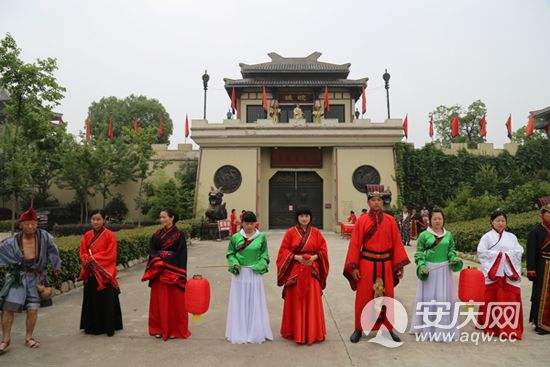 油纸伞节期间景区活动丰富多彩(图1) 油纸伞节期间景区活动丰富多彩(图1)