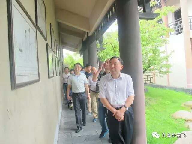 省新闻出版广电局副局长董荣一行莅临孔雀东南飞影视拍摄基地调研(图1) 省新闻出版广电局副局长董荣一行莅临孔雀东南飞影视拍摄基地调研(图1)