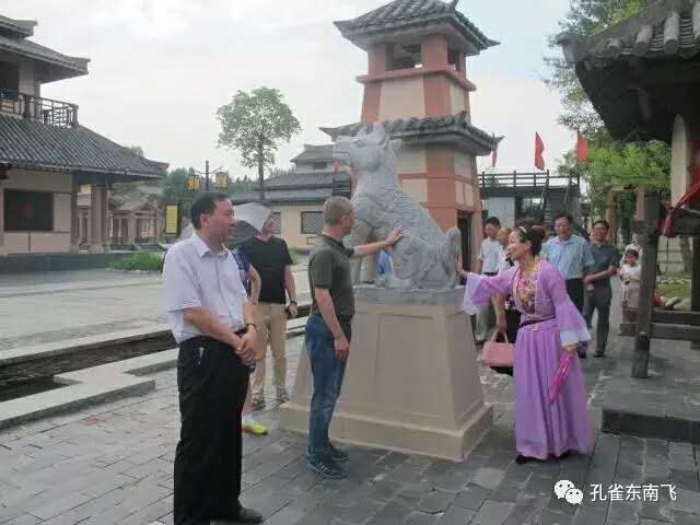 省新闻出版广电局副局长董荣一行莅临孔雀东南飞影视拍摄基地调研(图2) 省新闻出版广电局副局长董荣一行莅临孔雀东南飞影视拍摄基地调研(图2)