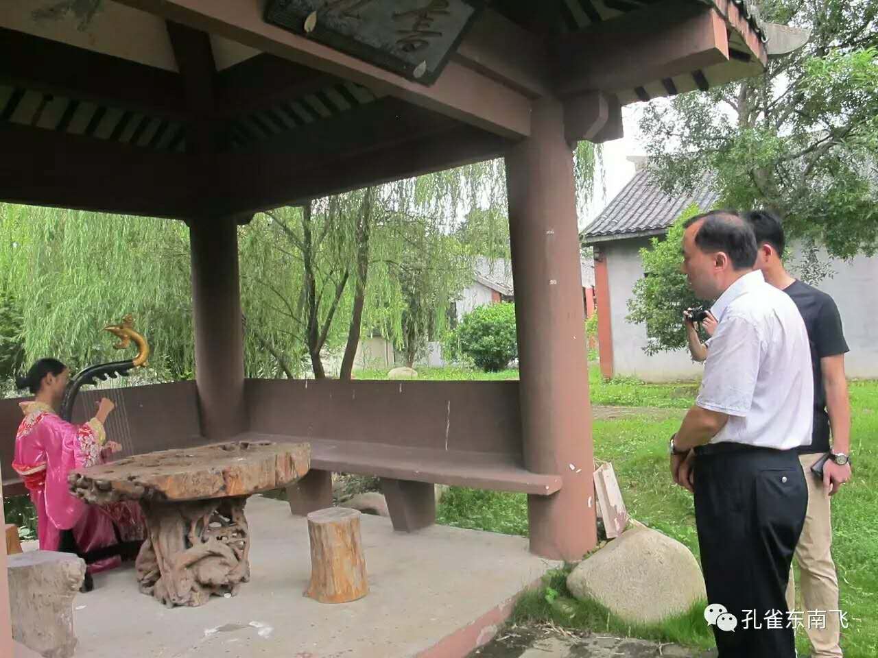 省新闻出版广电局副局长董荣一行莅临孔雀东南飞影视拍摄基地调研(图3) 省新闻出版广电局副局长董荣一行莅临孔雀东南飞影视拍摄基地调研(图3)