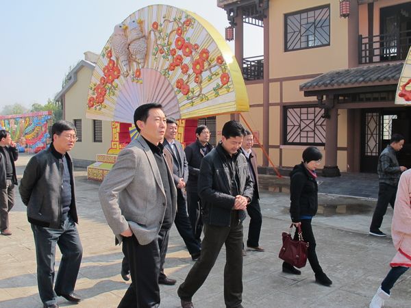 省财政厅朱长才副厅长一行视察孔雀东南飞景区(图3) 点击浏览下一页