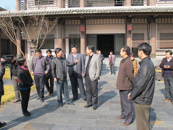 省财政厅朱长才副厅长一行视察孔雀东南飞景区(图5) 点击浏览下一页