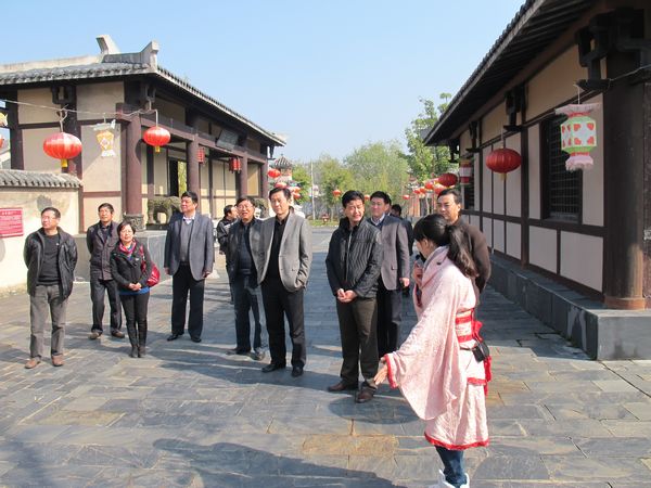 省财政厅朱长才副厅长一行视察孔雀东南飞景区(图6) 点击浏览下一页