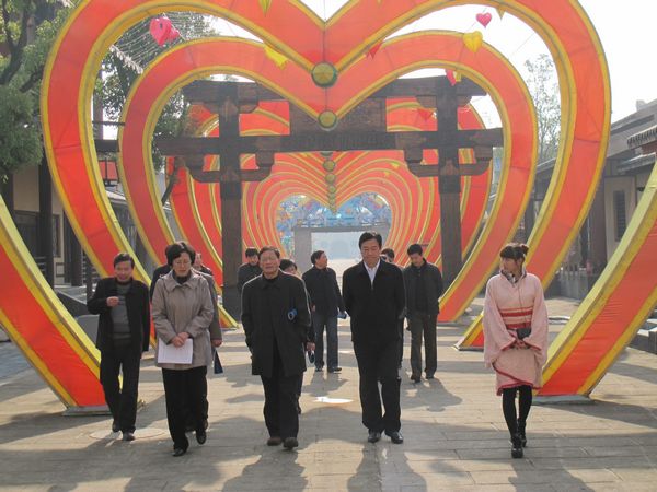 安庆市人民政府陈爱军副市长莅临孔雀东南飞文化产业基地视察指导(图8) 点击浏览下一页