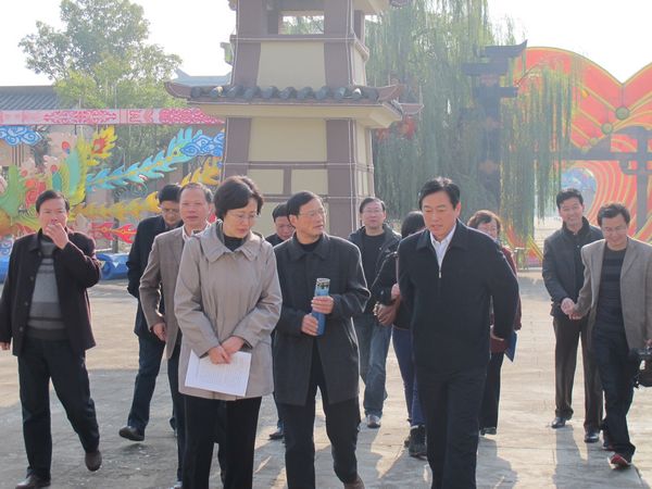 安庆市人民政府陈爱军副市长莅临孔雀东南飞文化产业基地视察指导(图9) 点击浏览下一页