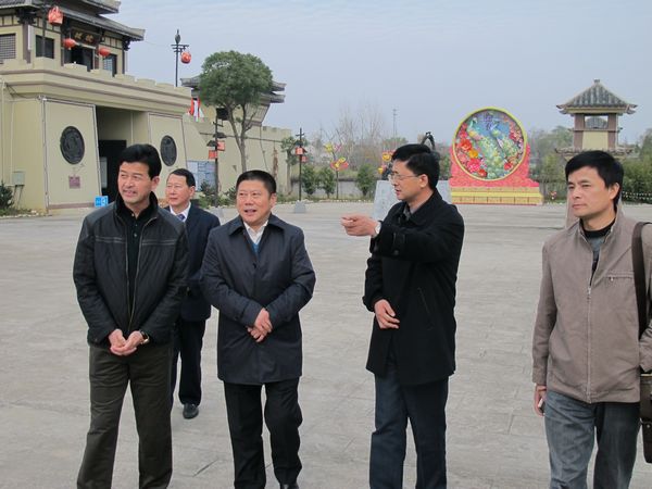 安徽省文化厅江刘伍副厅长来孔雀东南飞文化产业基地视察调研(图2) 点击浏览下一页
